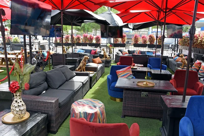 The Velvet Ditch - Sports bar & Seafood